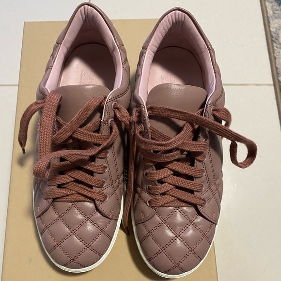 Burberry sneaker, wore it few times. - Picture 3 of 4